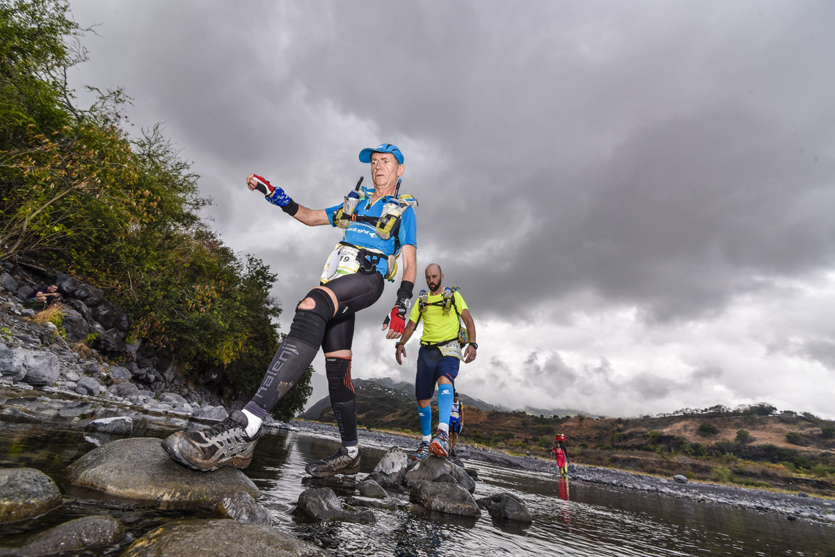 ? En images: Les raideurs traversent la Rivière des Galets