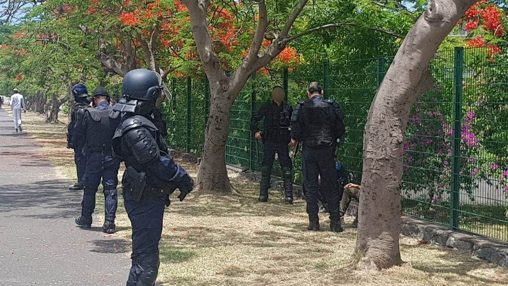 Le Port: Interpellations après des tensions devant le lycée Lepervanche
