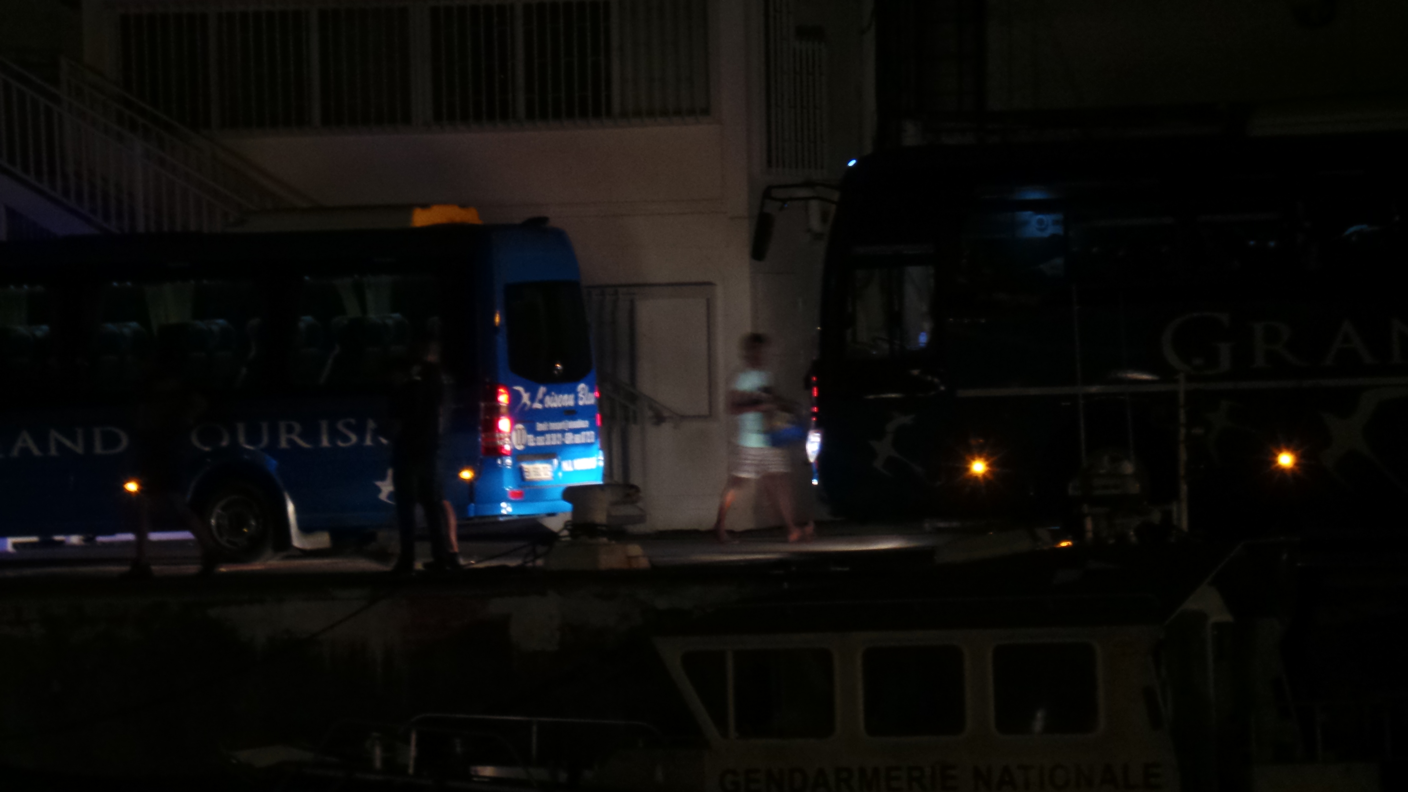?? Les migrants Sri Lankais débarquent au Port Ouest sous escorte policière