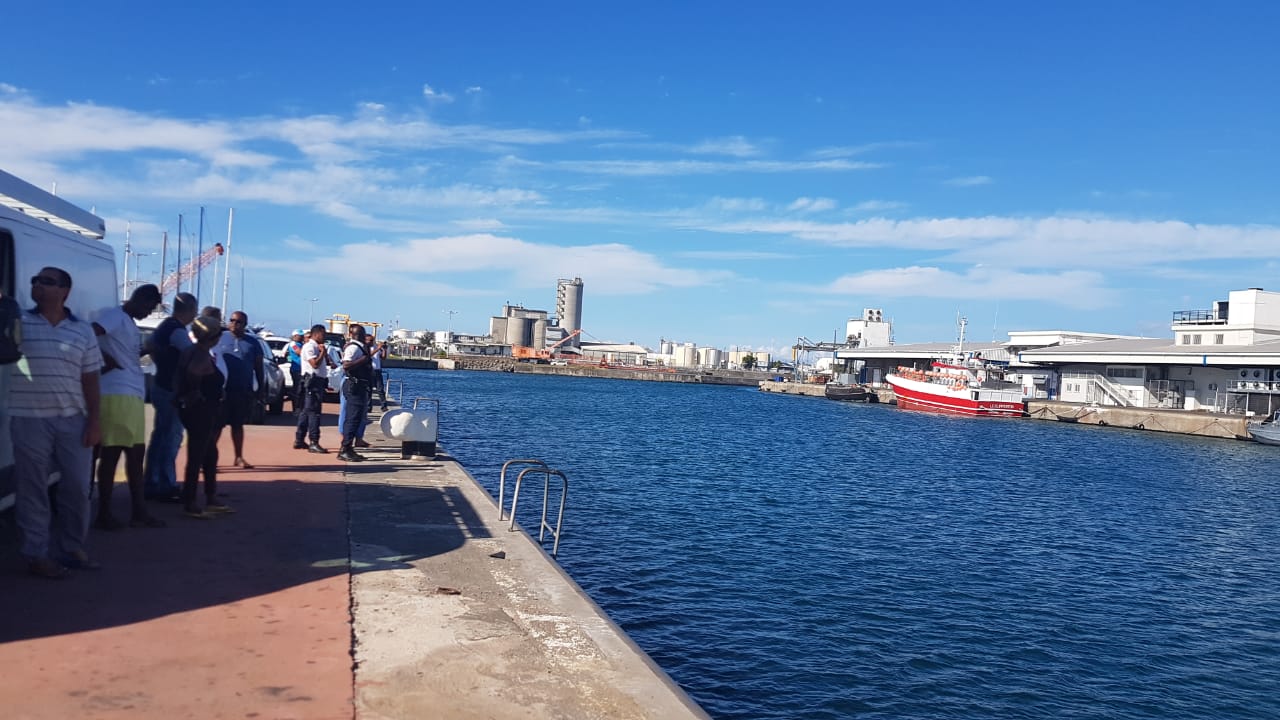 ?? Un nouveau bateau de migrants est arrivé au Port Ouest