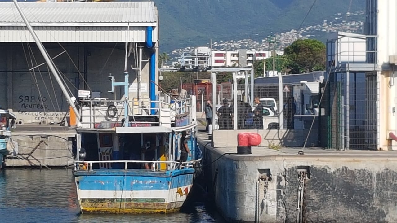 ?? Un nouveau bateau de migrants est arrivé au Port Ouest