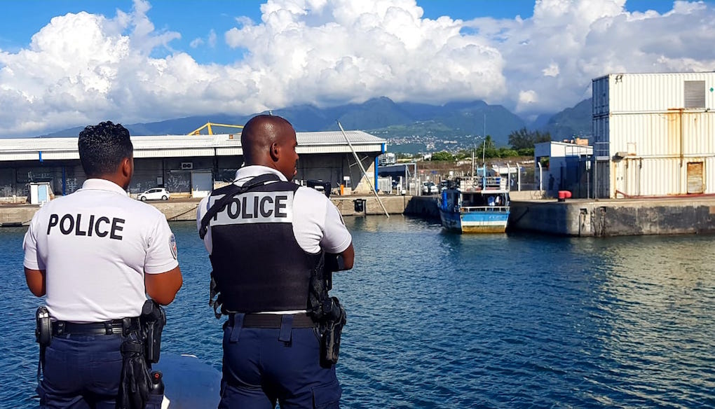 ?? Un nouveau bateau de migrants est arrivé au Port Ouest