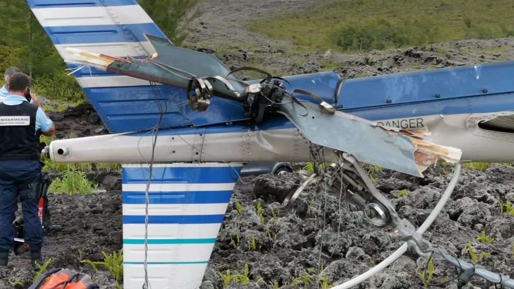 ??Atterrissage en urgence pour un hélicoptère bombardier d'eau au Grand Brulé