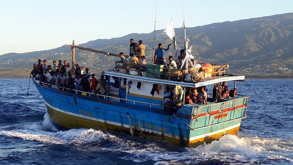 ?? Le bateau de migrants a accosté au grand port maritime