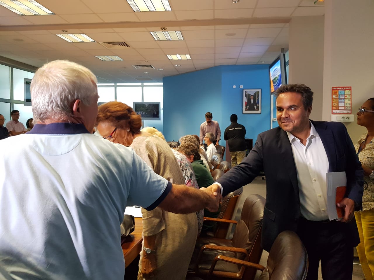 ?? LIVE Didier Robert reçoit le collectif contre la digue NRL