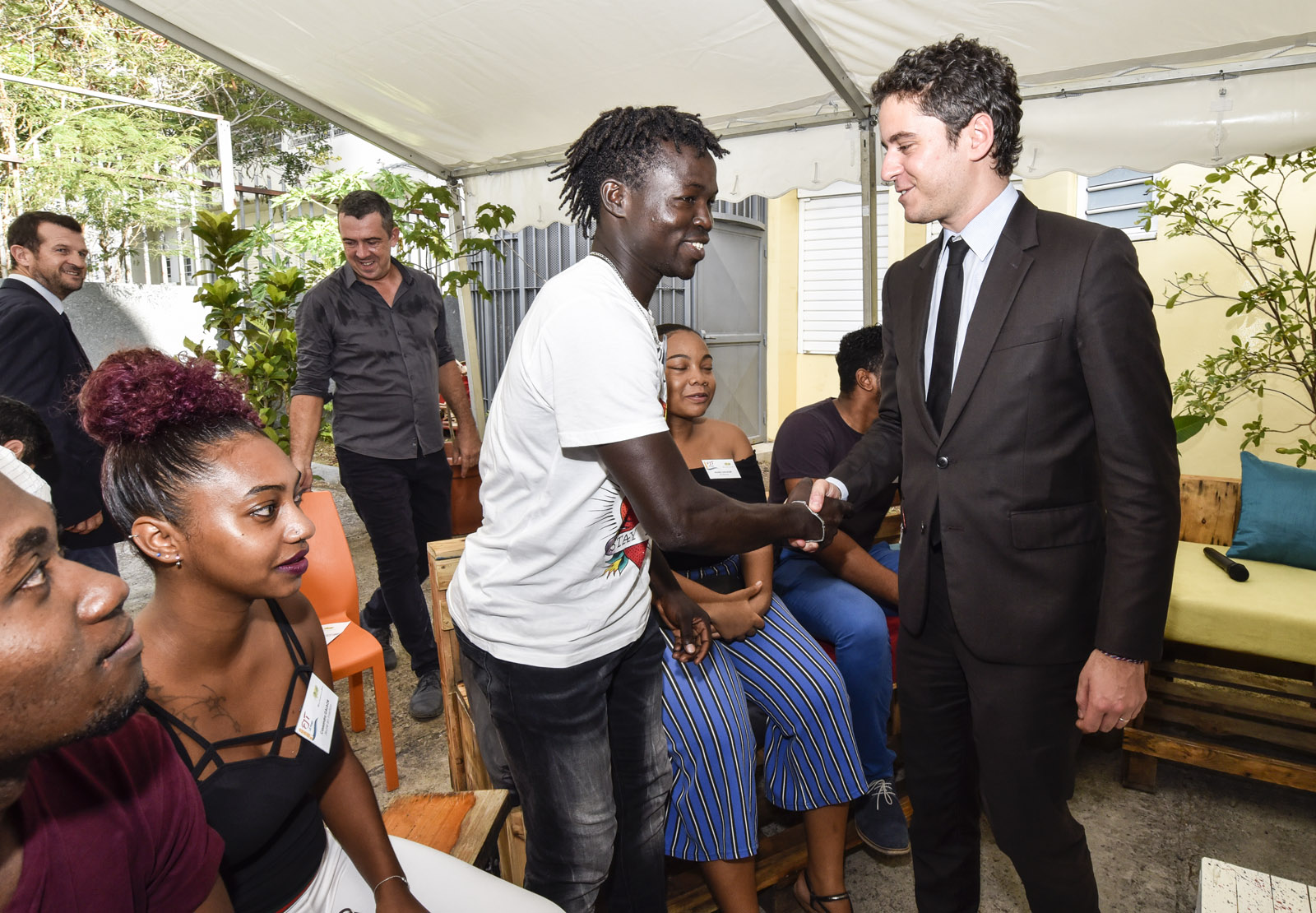 ? Le Port: Gabriel Attal a rencontré des jeunes travailleurs