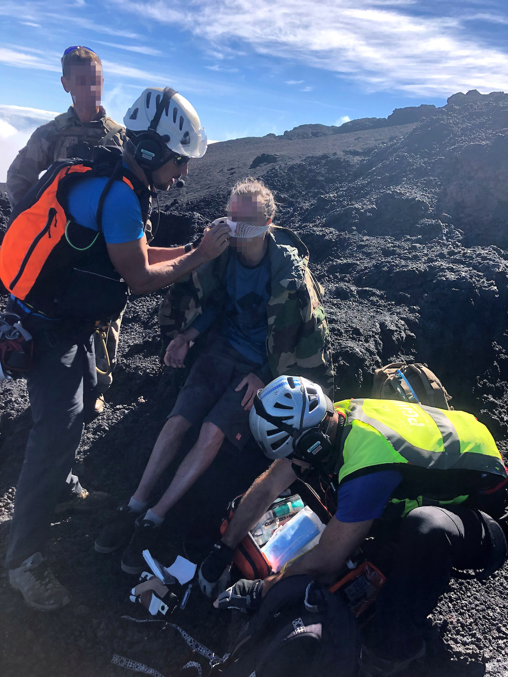 ?Les soldats du 2ème RPIMa portent secours à un randonneur