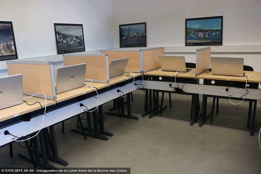 Inauguration de la cyber base de la Ravine des Cabris