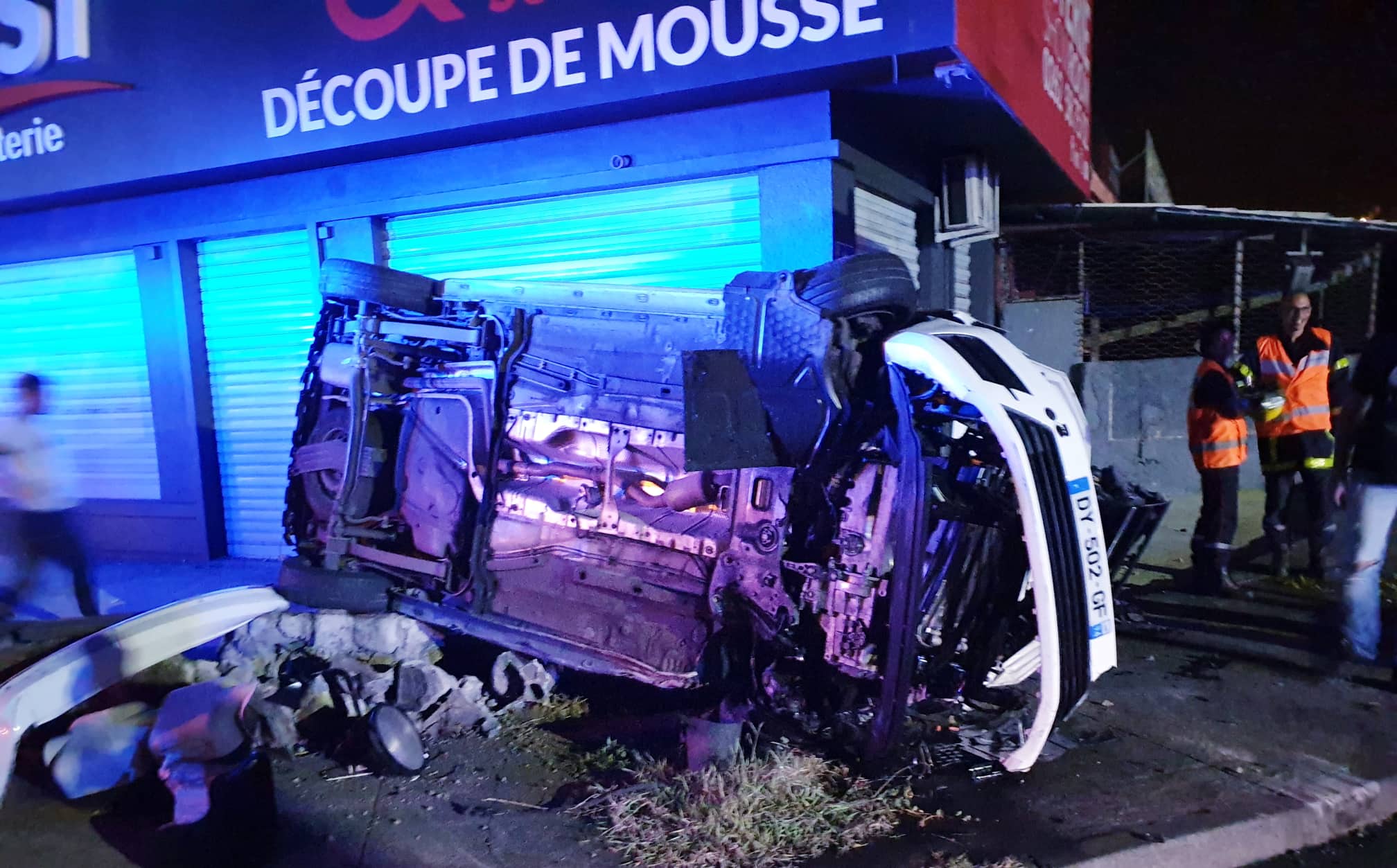 (Vidéo) Butor St-Denis: Spectaculaire accident, le chauffeur en fuite