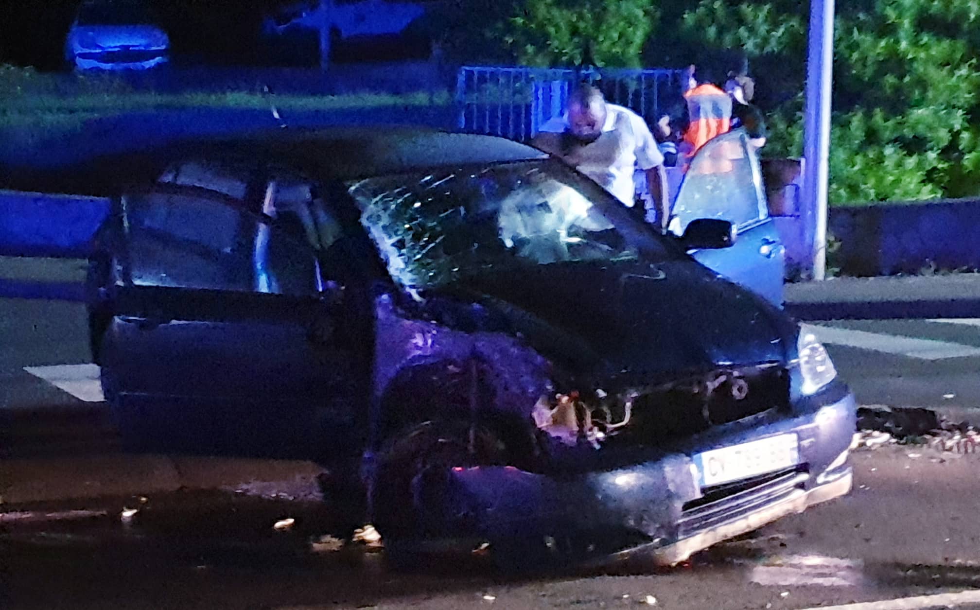 (Vidéo) Butor St-Denis: Spectaculaire accident, le chauffeur en fuite