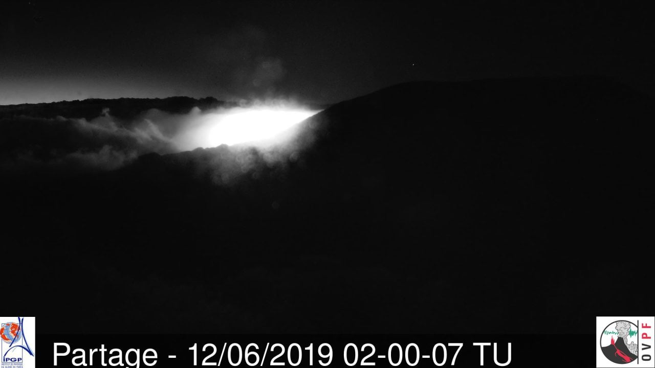 Le vent souffle et le soleil domine, webcams du volcan incluses