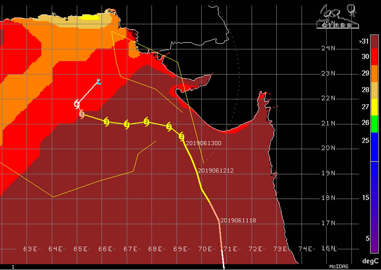 Le cyclone VAYU avec des rafales de 200km/h est traqué sur l'Océan Indien Nord