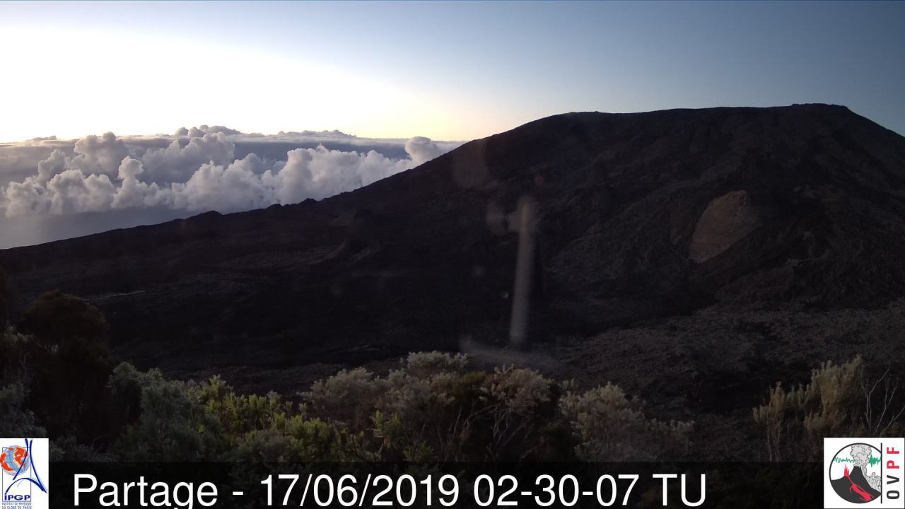 [1.7° au Maïdo] il fait bien frais tôt ce matin dans les hauts mais le soleil compense vite