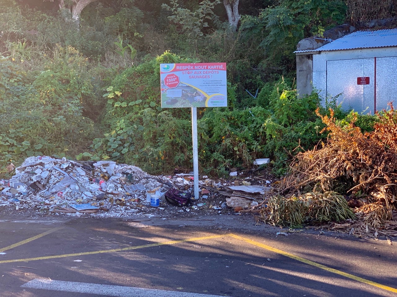 Saint-Leu : Un mois et demi après, les déchets sont toujours là