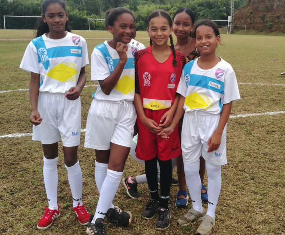 Rencontre féminine de football à Tan Rouge