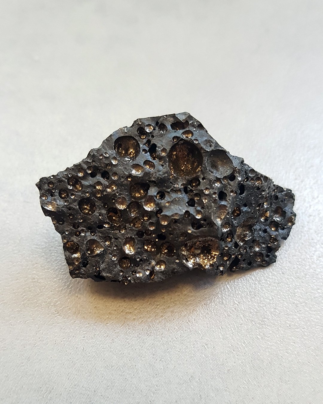 ? Mayotte : Des pierres du nouveau volcan prélevées par les scientifiques
