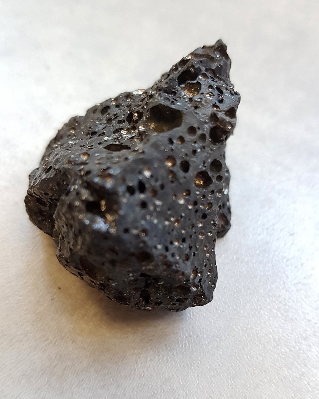 ? Mayotte : Des pierres du nouveau volcan prélevées par les scientifiques