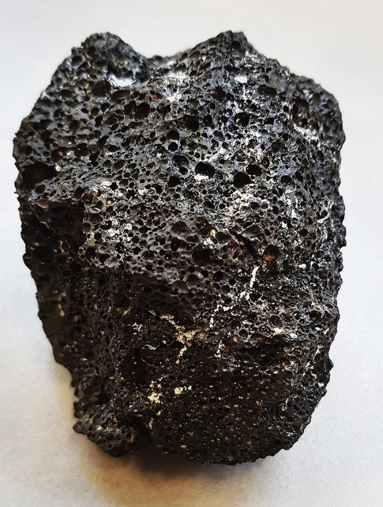 ? Mayotte : Des pierres du nouveau volcan prélevées par les scientifiques