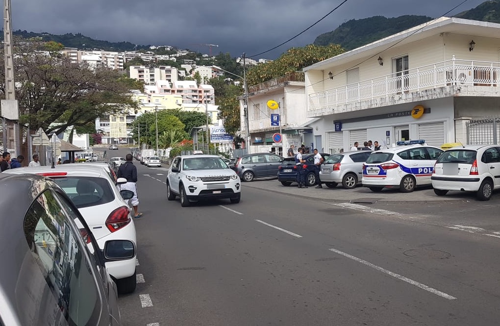 La Poste de la Source braquée: Trois individus recherchés