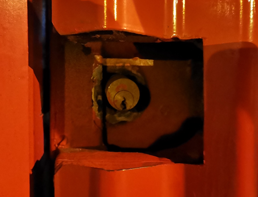?? Suites de l'affaire Caro : Serrure forcée et menace d'expulsion pour un commerçant saint-gillois