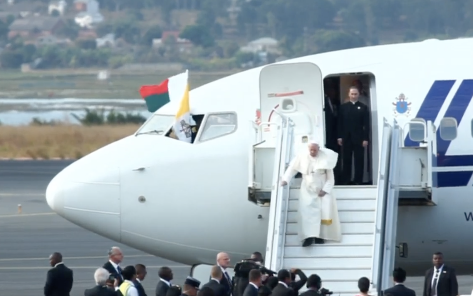 ? La foule malgache attend le Pape pour la messe