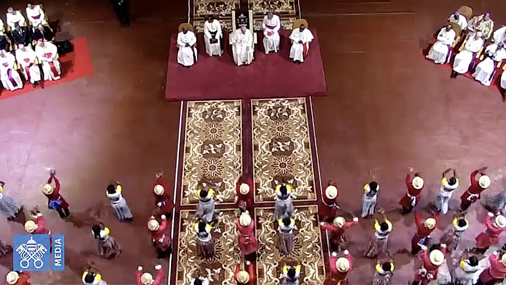 ? La foule malgache attend le Pape pour la messe
