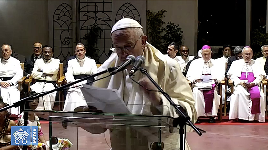 ? La foule malgache attend le Pape pour la messe
