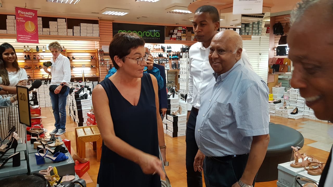 ?? [LIVE] Annick Girardin rencontre les commerçants du centre-ville de St-Denis