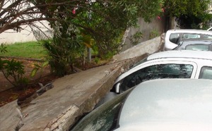 Giovanna : 8 voitures endommagées par la chute d'un mur à Saint-Denis.