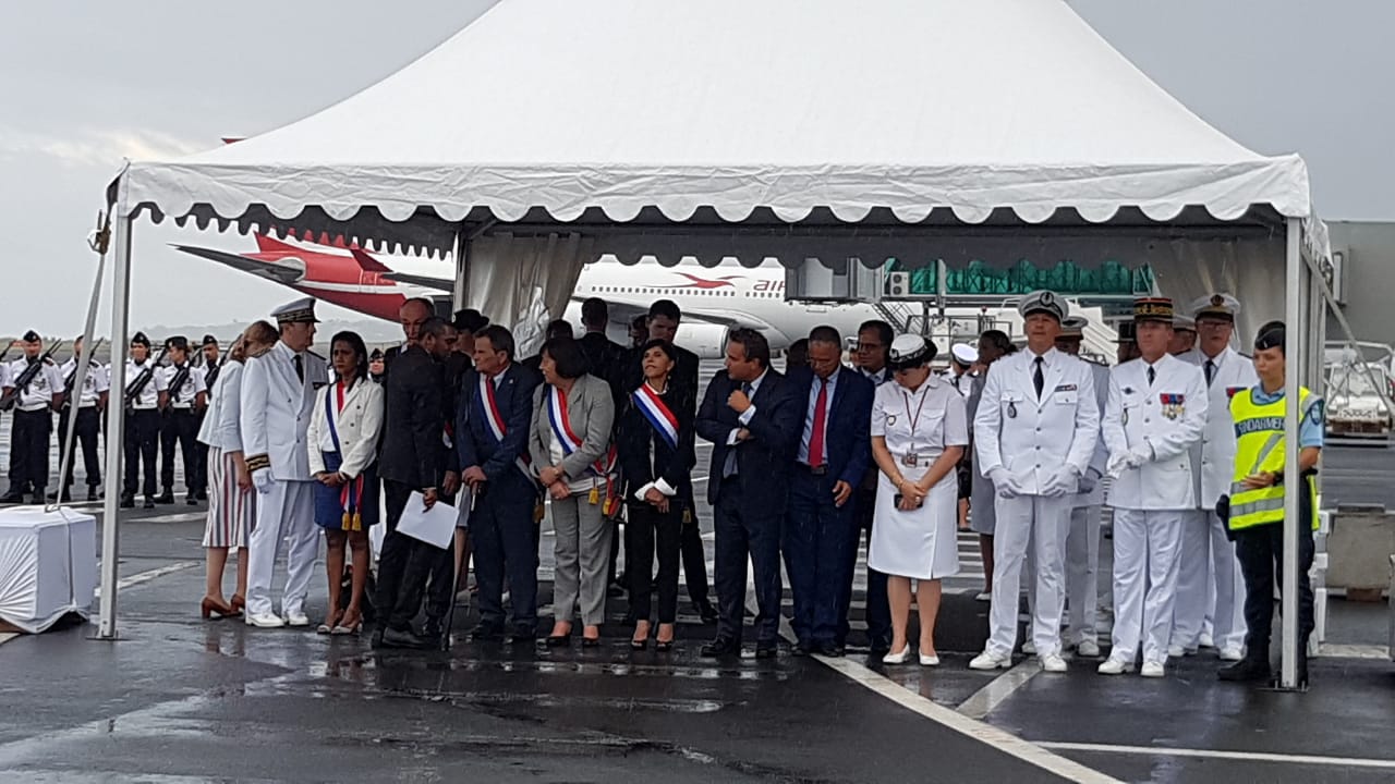 LIVE ?? Emmanuel Macron est arrivé à La Réunion