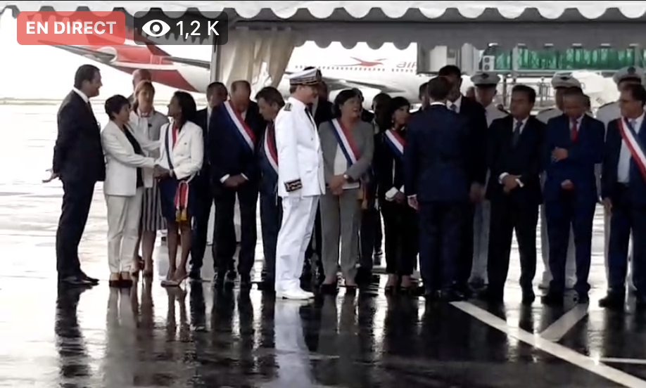 LIVE ?? Emmanuel Macron est arrivé à La Réunion