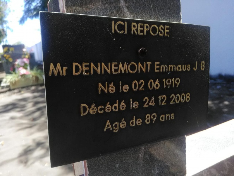 ? Les Avirons : La tombe du père de Michel Dennemont profanée