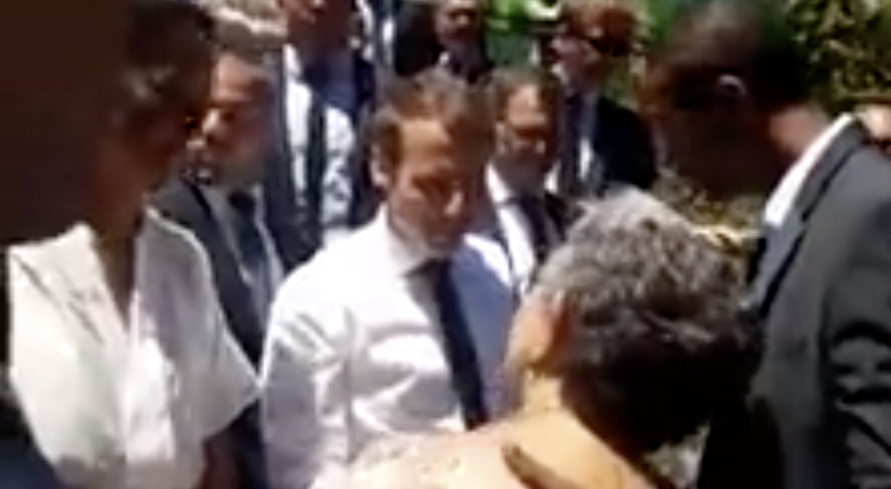?? Changement de programme, Emmanuel Macron aux Camélias, échange musclé avec des jeunes