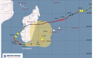 La forte tempête tropicale Giovanna imprévisible