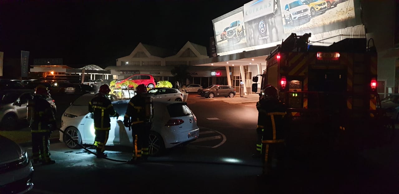 ? 5 voitures incendiées au Chaudron dont une chez un concessionnaire