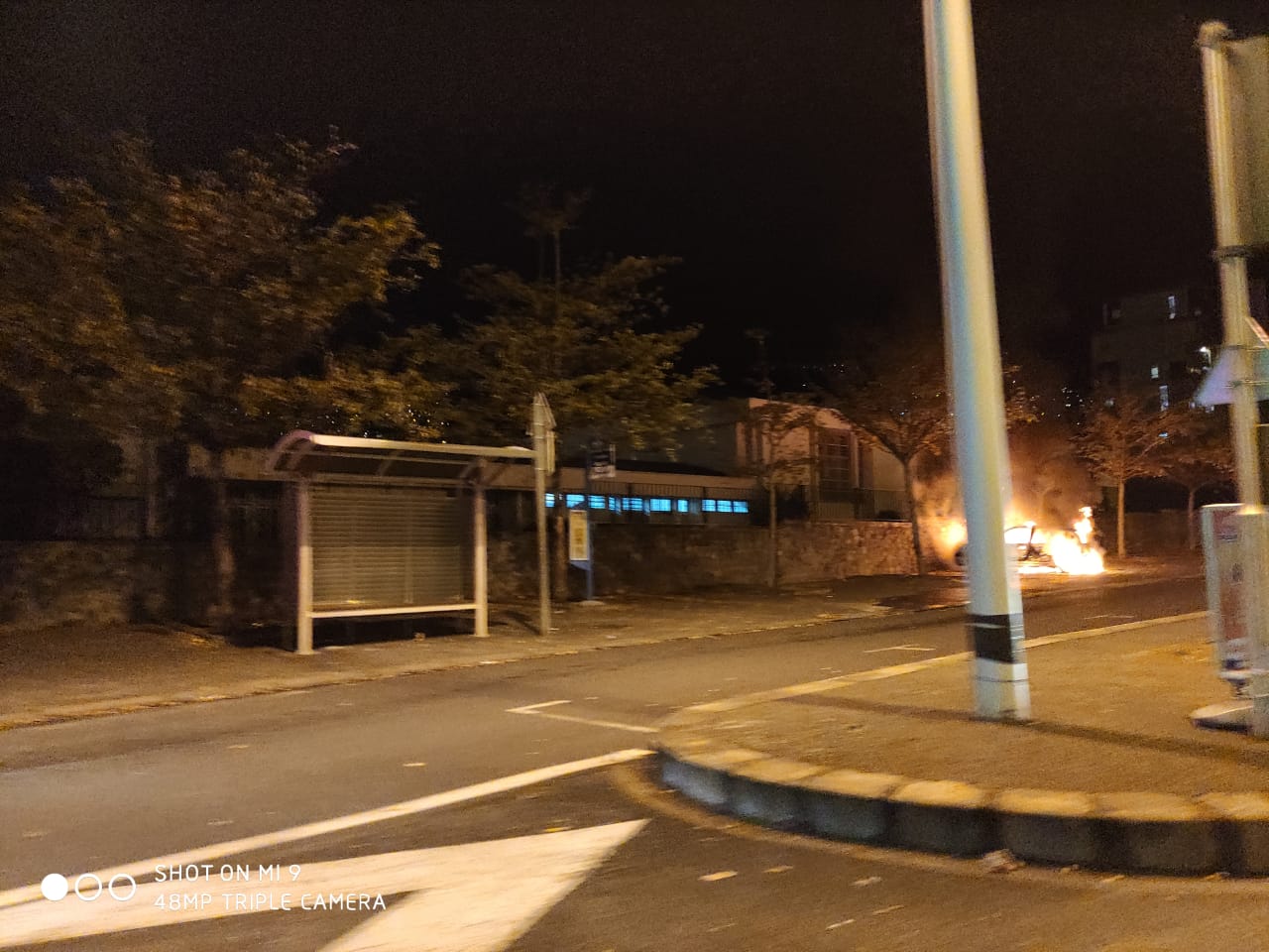 En marge d'Halloween, un véhicule incendié vers le rond point CGSS à St-Denis
