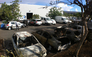 Concession Peugeot à la Rivière des Galets: 40 voitures dégradées, cinq incendiées