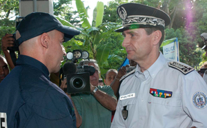 Trois policiers blessés récompensés par le directeur général de la police nationale