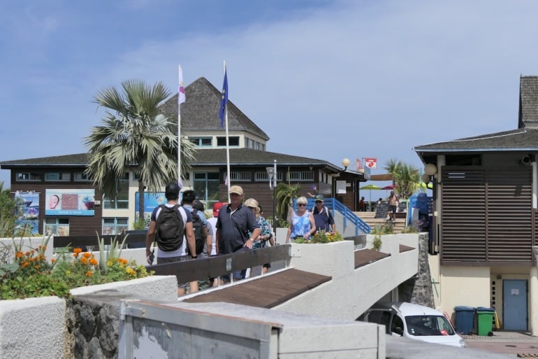 Des croisiéristes accueillis à Saint-Gilles-les-Bains