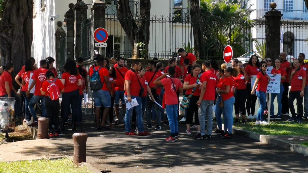 ?? Des salariés de Mr Bricolage manifestent pour pouvoir travailler le dimanche
