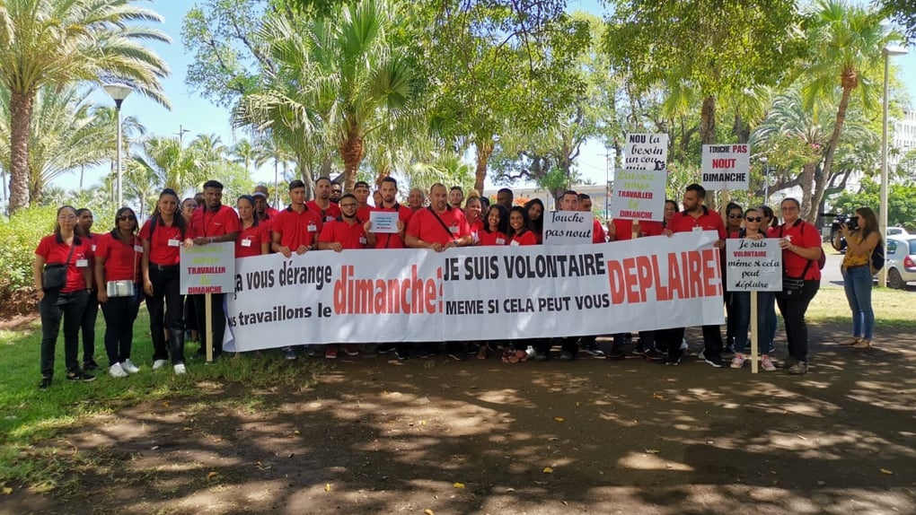 ?? Des salariés de Mr Bricolage manifestent pour pouvoir travailler le dimanche