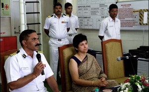 Le patrouilleur indien ICGS VIGIT mouille au Port Réunion