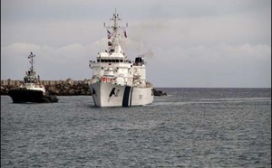Le patrouilleur indien ICGS VIGIT mouille au Port Réunion