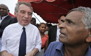 François Bayrou auprès des bazardiers du Chaudron