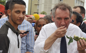 François Bayrou auprès des bazardiers du Chaudron