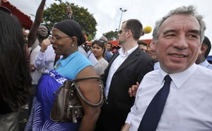 François Bayrou auprès des bazardiers du Chaudron