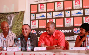 Meeting d'athlétisme : Le parrain, Maurice Greene, et les athlètes réunis ce matin