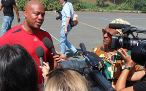 Maurice Greene dans une école du Moufia