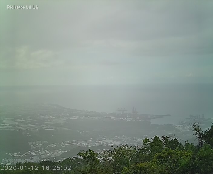 Dimanche 16h: grosses averses en ce moment sur Saint Paul, Savannah et le Nord-Ouest