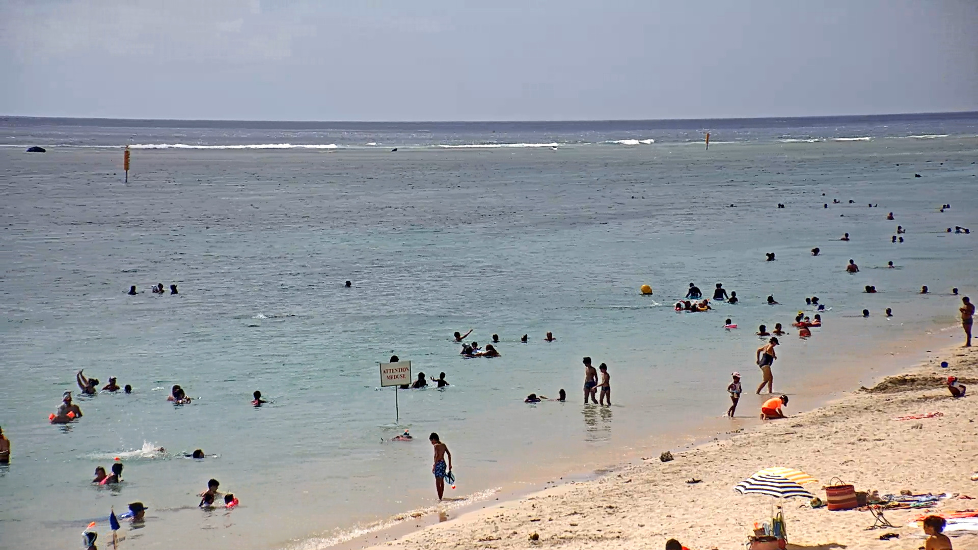 Lundi 15h: météo live: des averses vers Hell Bourg, la Plaine des Cafres, Grande Chaloupe, attention aux méduses sur les plages